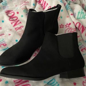 JustFab “Classic Girl” Chelsea boot brand new